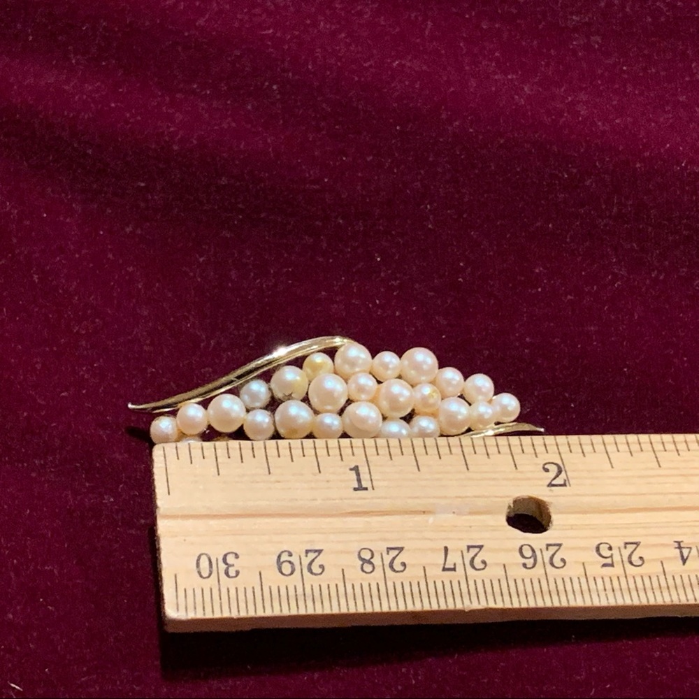 Vintage Gold Tone And Faux pearl Brooch 2 " Length. - Picture 6 of 6